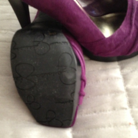Jessica Simpson royal purple suede peep toe pumps. - Picture 3 of 3