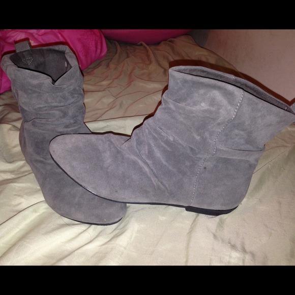 Suede grey ankle boots