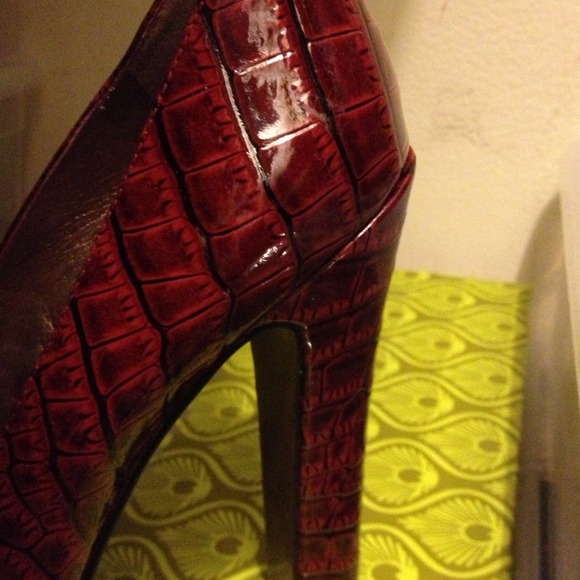 Shoes - Picture 2 of 2