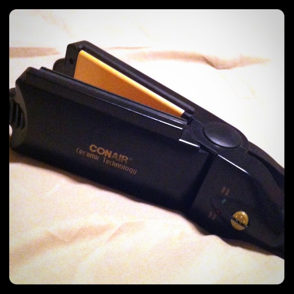 Conair ceramic flat iron with 2" plates