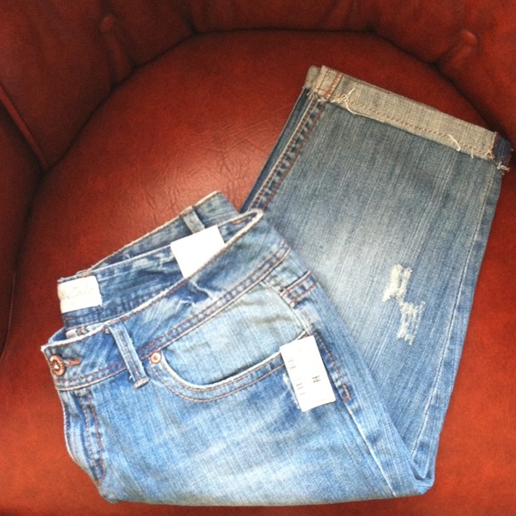 💰sold💰 Capris