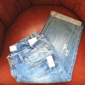 💰sold💰 Capris