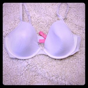 💥REDUCED💥VS PINK white t-shirt bra