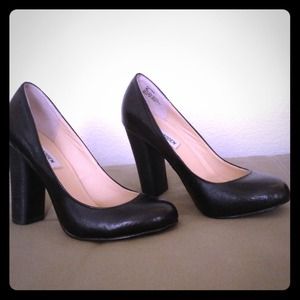 📍Reduced📍Steve Madden size 6 Black Leather Heels