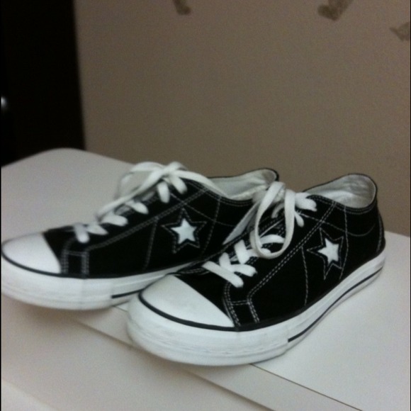 Converse Tennis Shoes