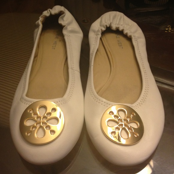 Nine West medallion white flats!/Timberland bundle
