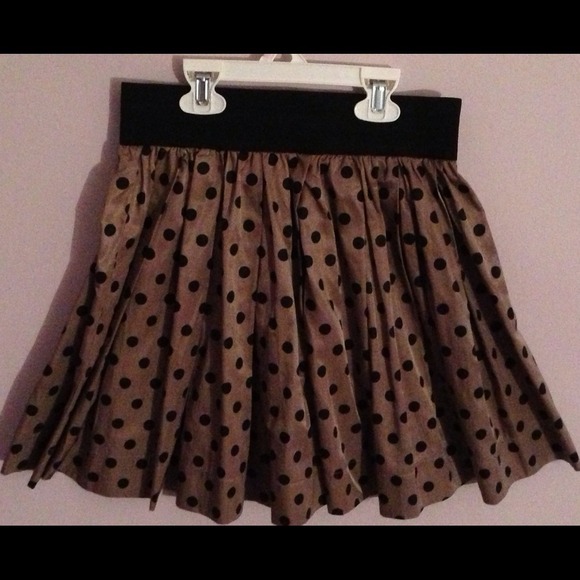 ✨Sold✨Brown and black polka dotted skirt