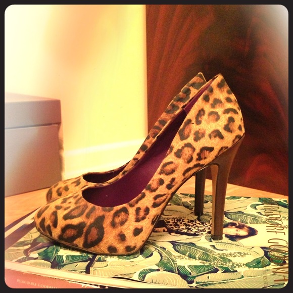 🌸SOLD🌸BCBG Animal Print Pumps