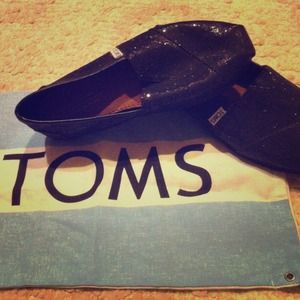 Black glitter toms