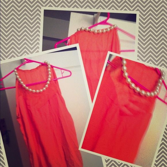 Gorgeous coral halter top with pearl collar!!