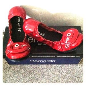 Bernardo- Brad Flats- Dust Patent Leather- Red