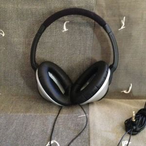 😃Price Reduced!!😃Bose over ear headphones