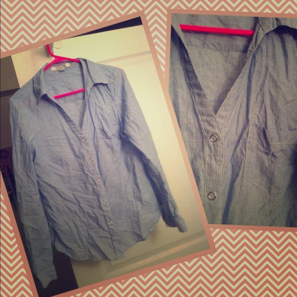 Preppy, pin-striped trouser shirt with modern cut!