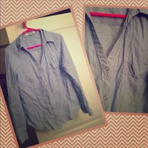 Preppy, pin-striped trouser shirt with modern cut!