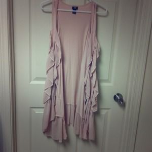 Cute ruffled sleeveless layering top