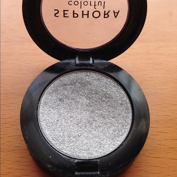 ✨SOLD IN BUNDLE ✨White/silver shimmery eyeshadow