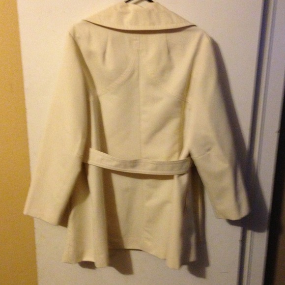 🚫Sold🚫 Cream overcoat/jacket - Picture 4 of 4