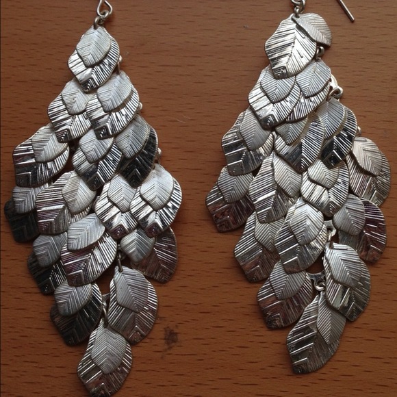 Jewelry - ✨Bundle✨ Leaf layered dangle earrings