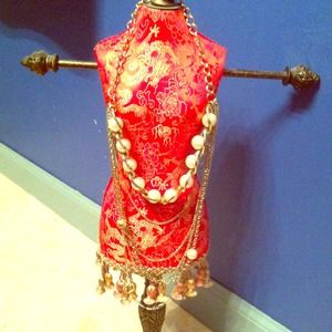 Gently used gold and pearl necklace.