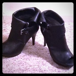 REDUCED Guess brand super sexy heels!