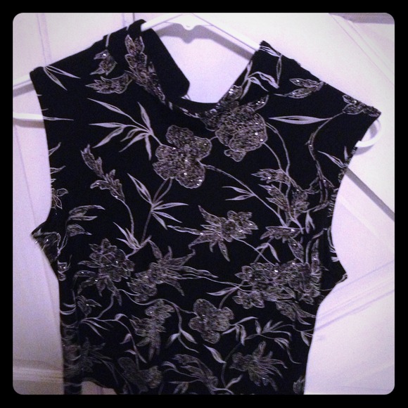Cute blk shimmery top Never Worn