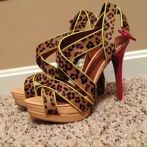 Jessica Simpson pumps!!!:)