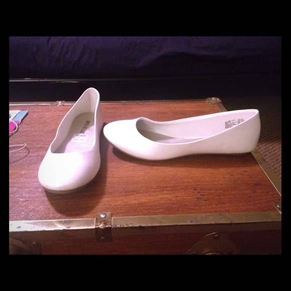 White flats. Brand: Lower East Side