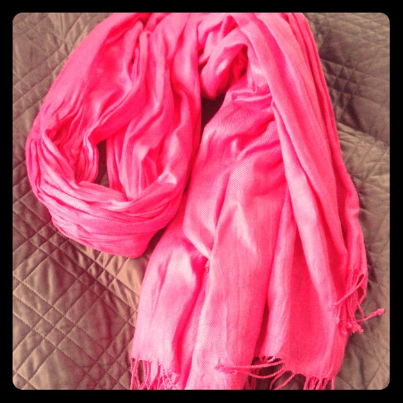 ✨Traded✨Hot pink long scarf