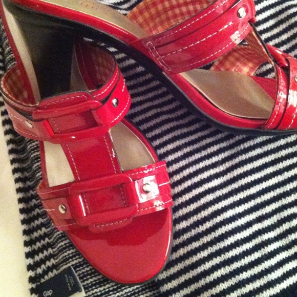 Perfect red heels for Spring!