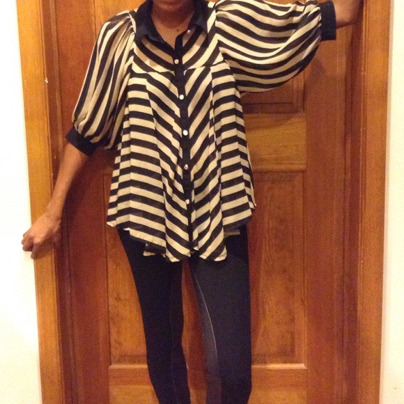 NWT Sheer Boutique Top - Blk&OffWht