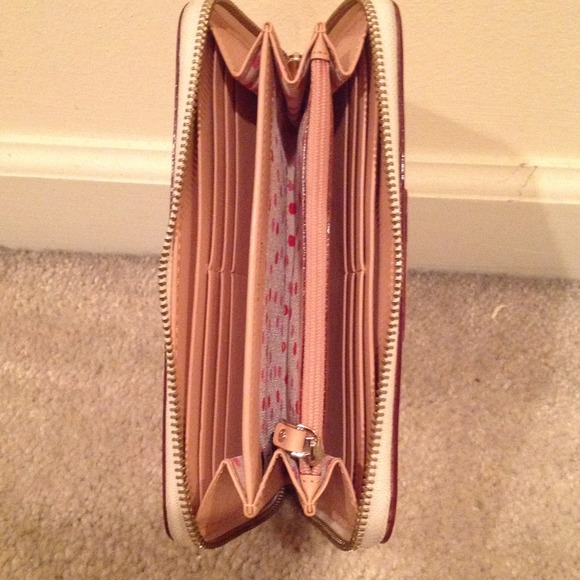 ***SOLD***Kate Spade White wallet - Picture 2 of 4