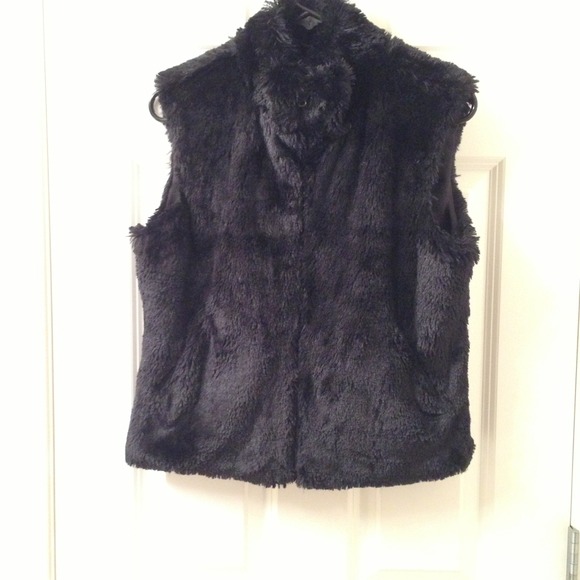 Sweaters - Black soft furry vest Medium