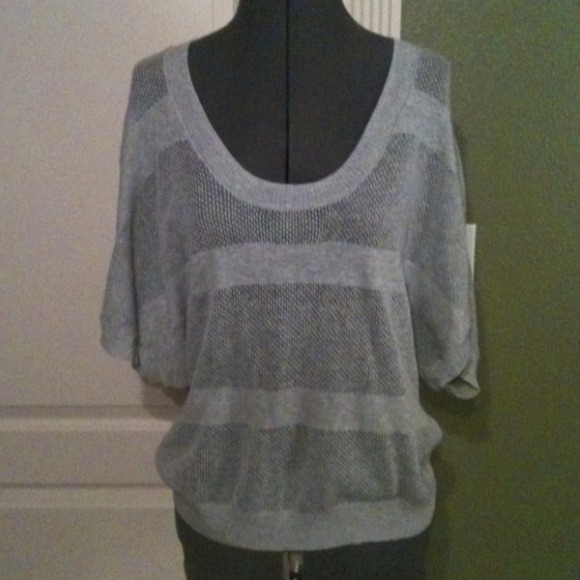 👉New Listing👈 Gray Converse Top