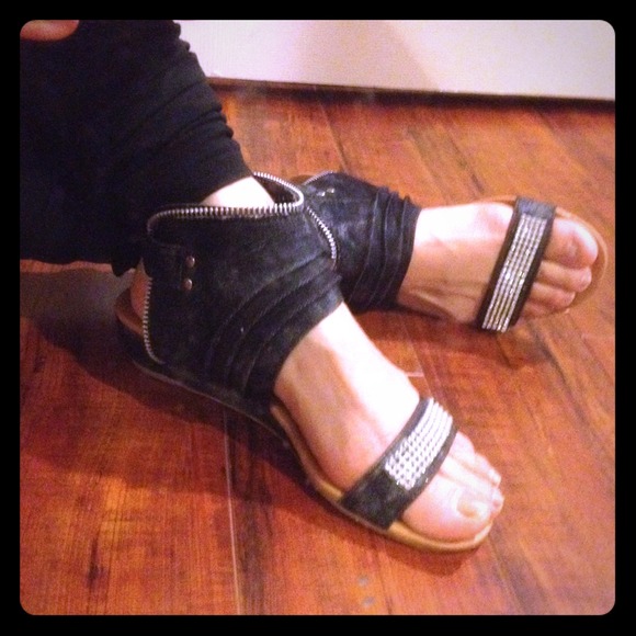 Gently used Demi shoes size 5 but will fit size 6