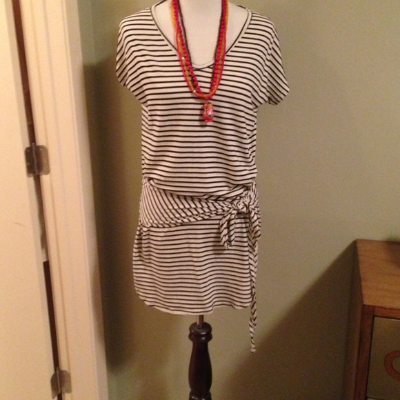 SOLD in bundle. Blk & wht t-shirt dress