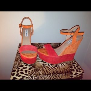 Color blocked platforms