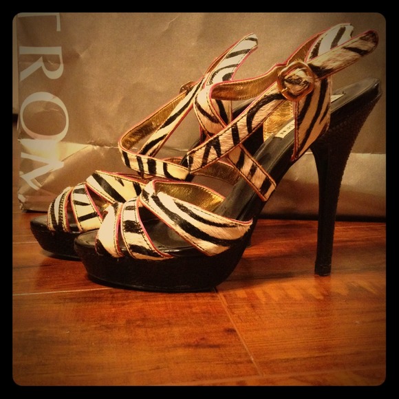 Gently used Steve madden shoes size 7M