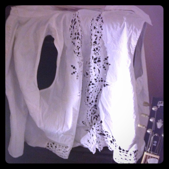 White sleeveless blouse