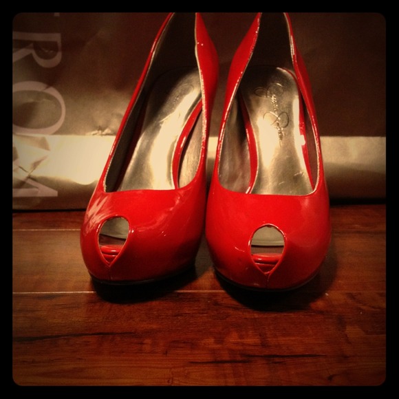 Gently used Jessica Simpson shoes size 6