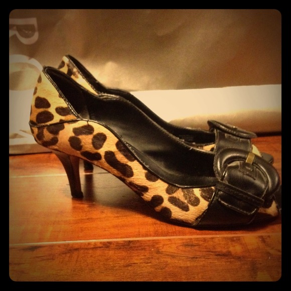 Gently used max studio shoes