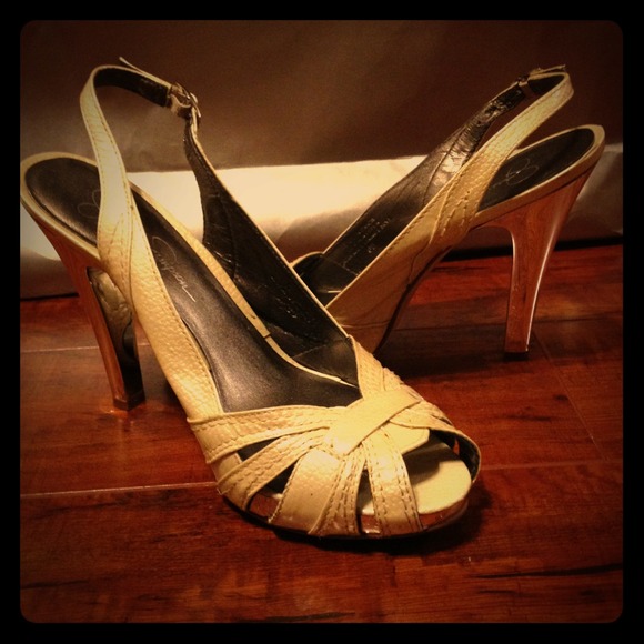 Jessica Simpson size 6