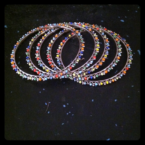 ✋🔴SOLD🔴✋5 piece beaded bangle set
