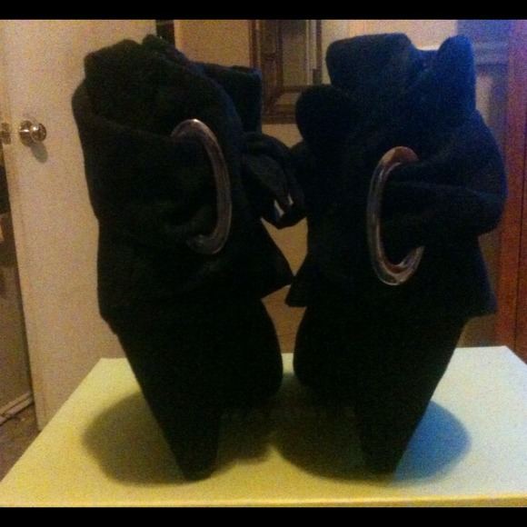 Boots - Picture 2 of 4