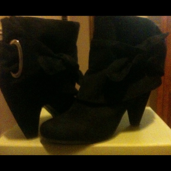 Boots - Picture 3 of 4