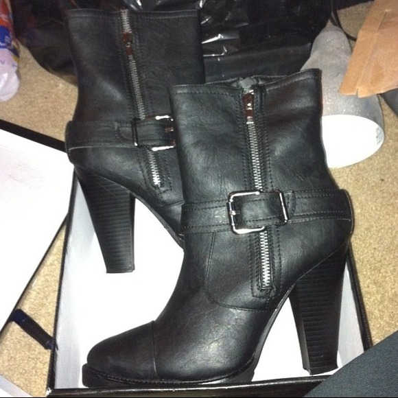 PRICE IS NEGOTIABLE!! just want them outta my hair - Picture 1 of 1