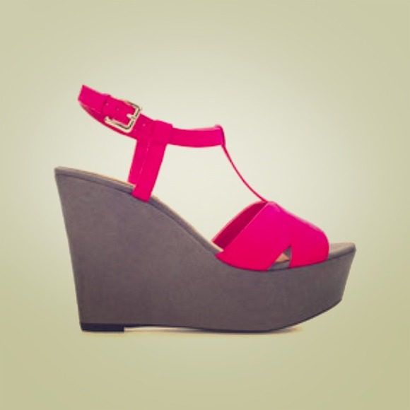 SOLD!!!!ZARA WESGES