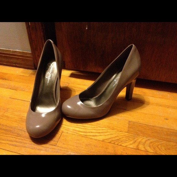 Jessica Simpson gray/mauve pumps
