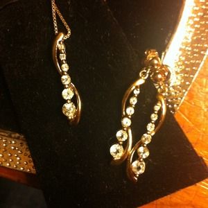Real gold necklace & matching real gold earrings