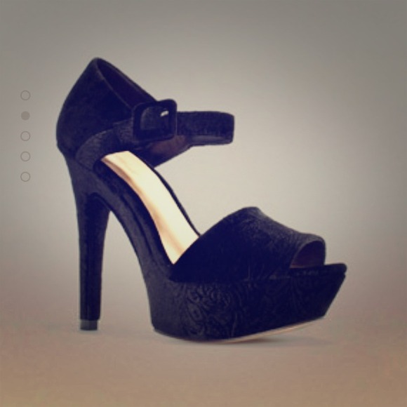 SOLD!!!!Size 10 brand new ZARA