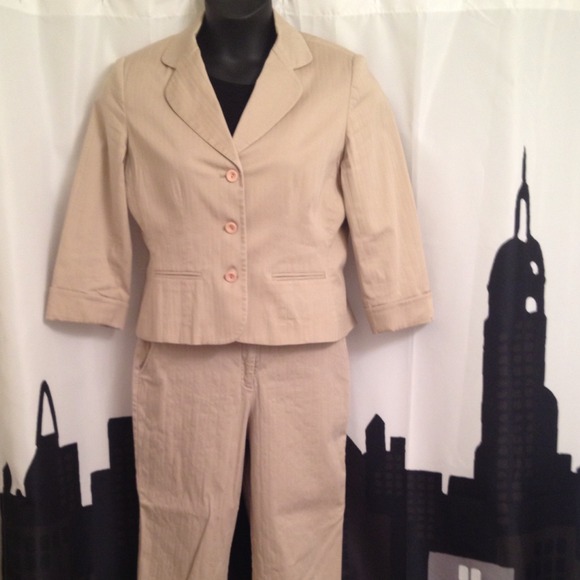 SOLD! Apt 9 2-piece khaki 3/4 length suit, size 12